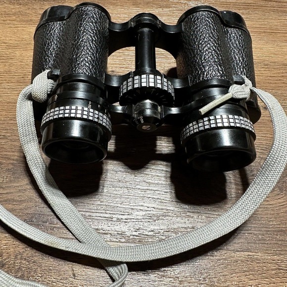 Vintage‎ Monarch 8x30 Feather Weight Binoculars Coated Lenses - Picture 2 of 15